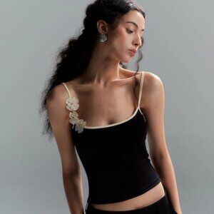 NWT Floral Contrast Trim Bodycon Cami Top (BLACK)